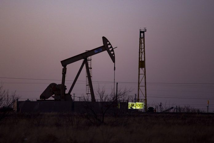031522_Oil_fileart_JF_009-696x464.jpg
