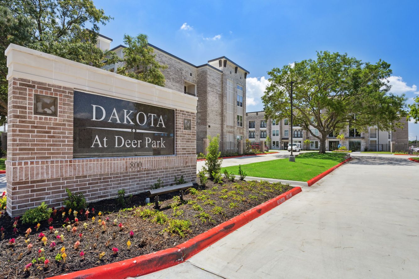 01-Pasadena Blvd W 800 IMG 01.jpg