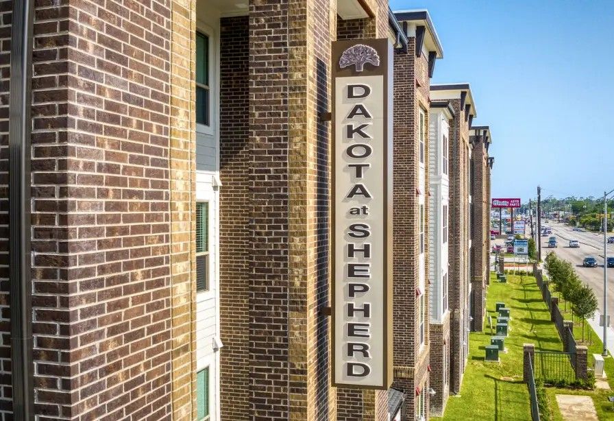 Dakota-at-Shepherd-Apartments-Houston-Photo-3.jpg