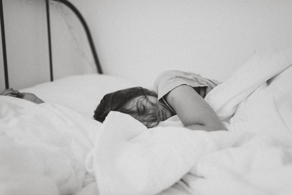 Healthy-Sleep-Habits-How-to-Quiet-Mind-Unwind-before-Bed.jpeg