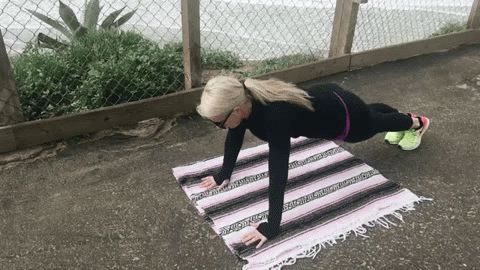 workout-move-anywhere-anytime-push-ups.gif