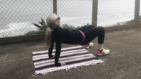 workout-move-anywhere-anytime-triceps-dips.gif