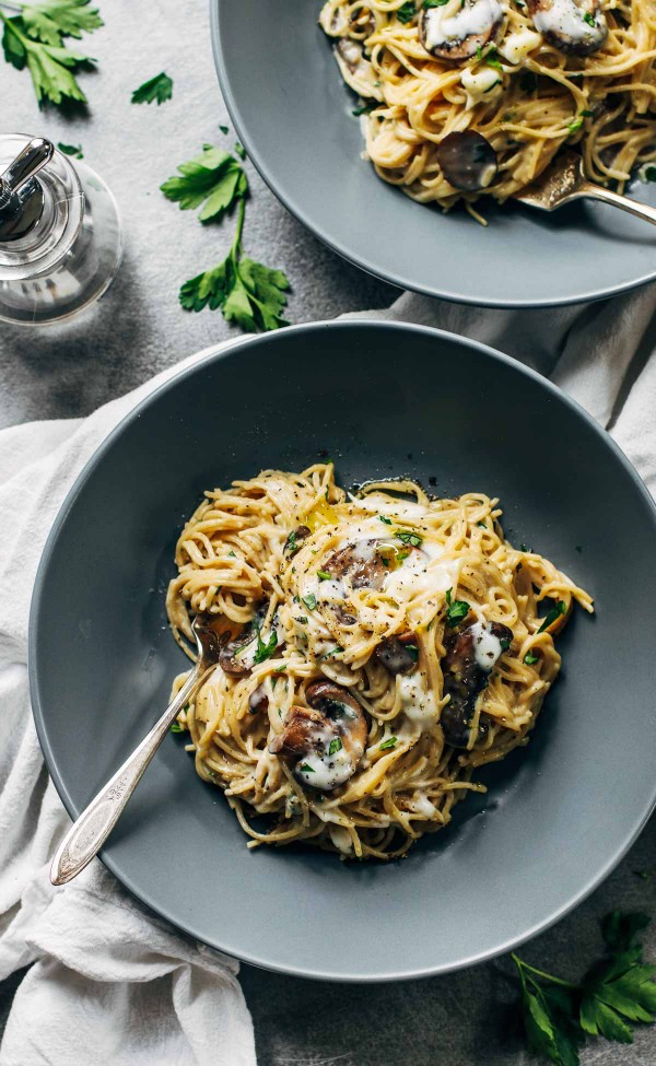 Creamy-Garlic-Herb-Mushroom-Vegetarian-Spaghetti-by-Pinch-Yum.png