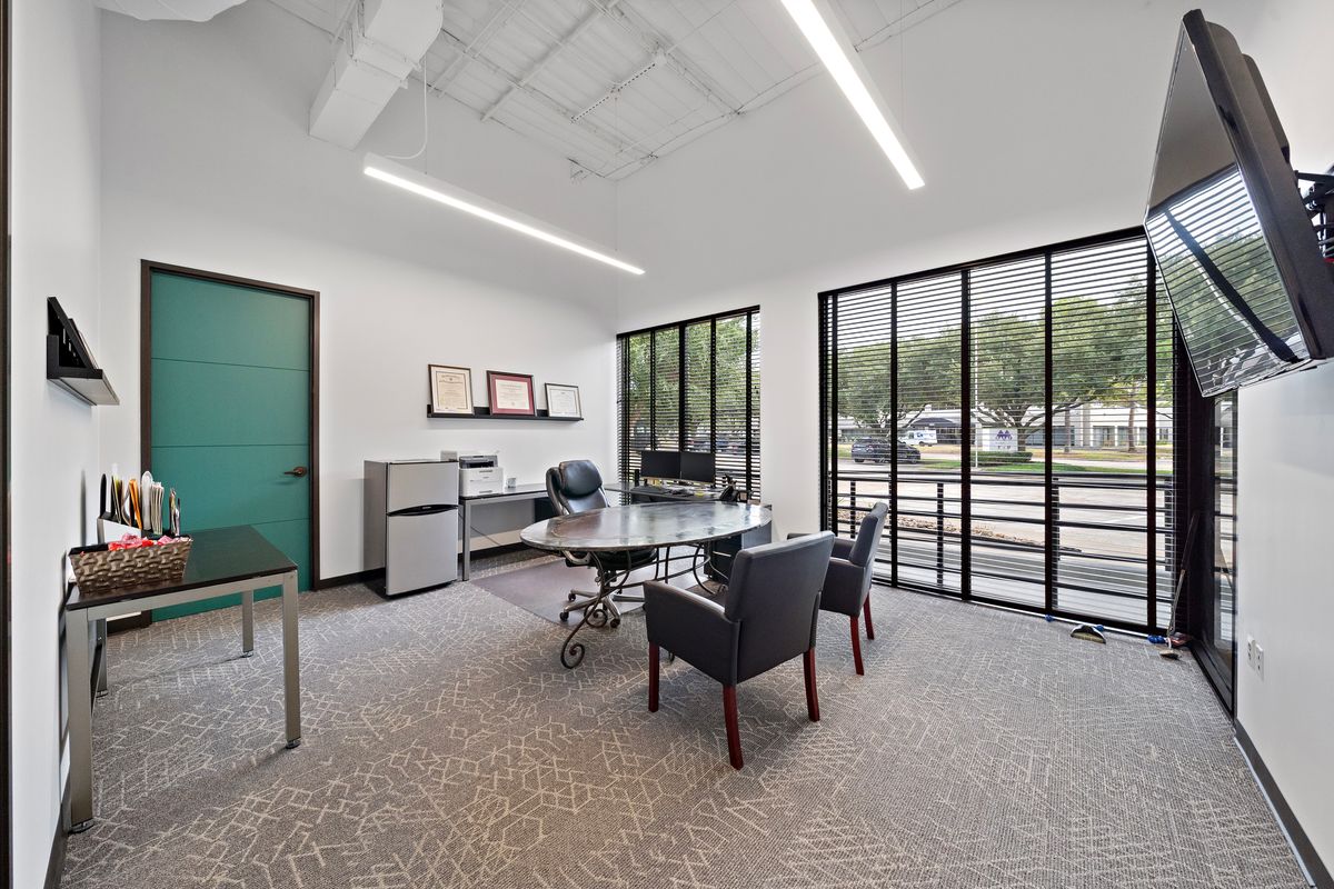 13-print-10600 Shadow Wood Dr -123.jpg