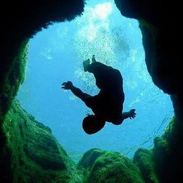 Jacobs Well Free Dive.jpg