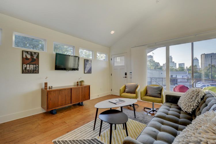 1208 E 3rd St-large-052-23-Guest House 349-1500x1000-72dpi.jpg