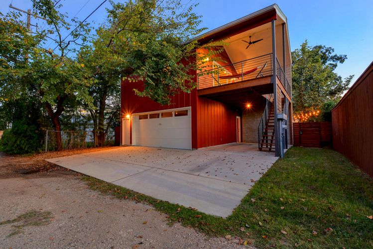 1208 E 3rd St-large-047-45-Rear Exterior 768-1499x1000-72dpi.jpg